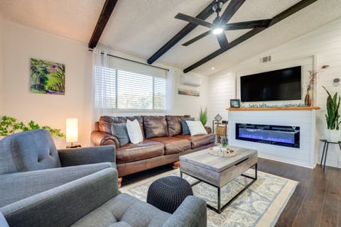Canyon Lake Vacation Rental | 2BR | 1BA | 1 Step to Enter | 800 Sq Ft