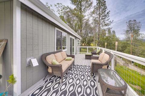 Greenwood Vacation Rental | 2BR | 2BA | 1,280 Sq Ft | Steps Required