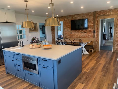 Large island with microwave