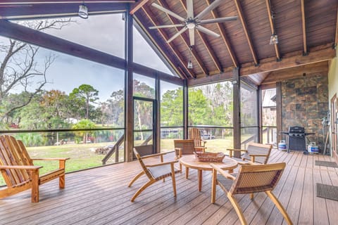 Inglis Vacation Rental | 2BR | 2BA | 1,030 Sq Ft | Stairs Required