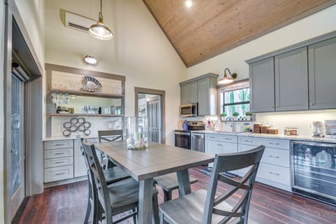 Dining Area | Dishware/Flatware | Trash Bags/Paper Towels