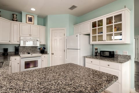 008 Fully Equipped Kitchen Casa Nova