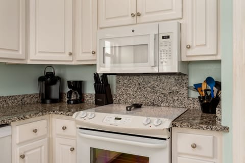 007 Casa Nova Stove and Appliances