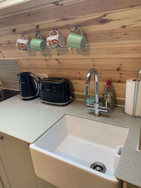Belfast sink - Kettle - Toaster - Dishwasher