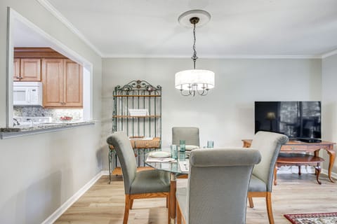 Dining Area | Dishware & Flatware