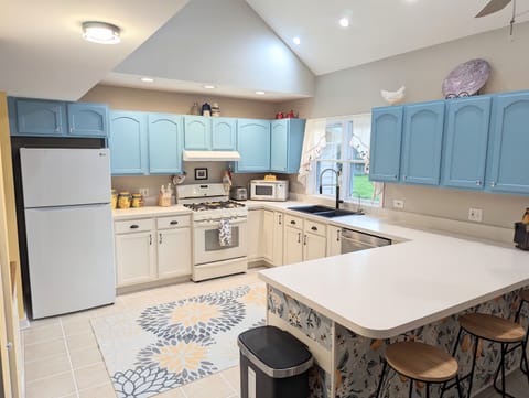 Discover a well-appointed kitchen featuring all essential cooking and baking amenities, a comprehensive spice rack, a reverse osmosis drinking faucet, and ample space for both preparation and cooking, facilitating the creation of complete meals.