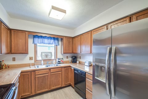Kitchen | Main Level | Keurig Coffee Maker | Dishwasher