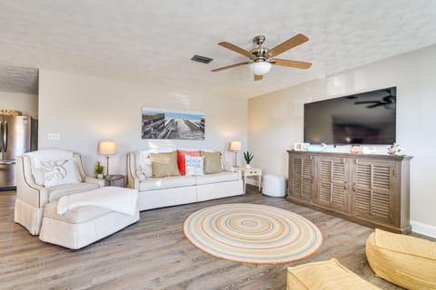 Living Room | Smart TV | Free WiFi