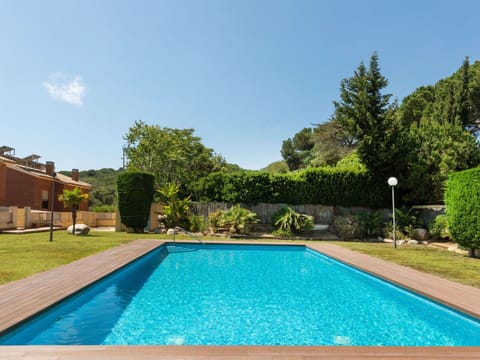Swimming Pool, Blue, Water, Resort, Leisure, Composite Material, Eco Hotel, Shade, Water Feature, Garden