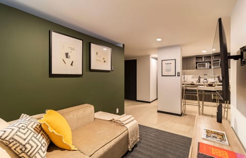 El mobiliario, la decoración y los servicios pueden variar ligeramente.