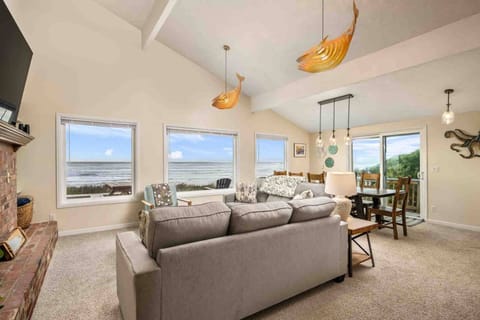 Welcome to Beachfront Family Sanctuary! Please enjoy our breathtaking rental right near downtown Rockaway Beach, Oregon.