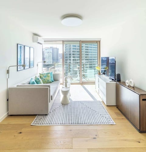 A cozy living room where sunlight fills the space through large windows, creating a light and cheerful atmosphere. Sink into the soft sofa, enjoy some TV, and relish the freshness. It is a simple yet elegant, happy place to unwind.
Enjoy a comfy livi