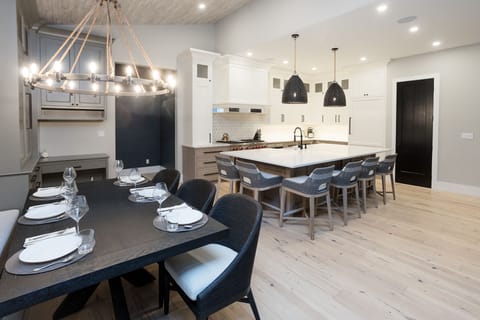 Kitchen w/ high end appliances, 2 dishwashers, seating for12, drip coffee maker