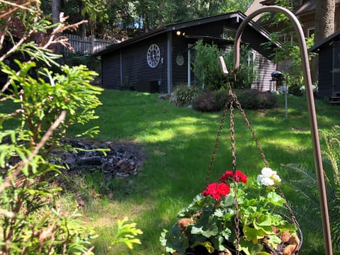 Snuggler's Cottage - Snug Cove - Bowen Island