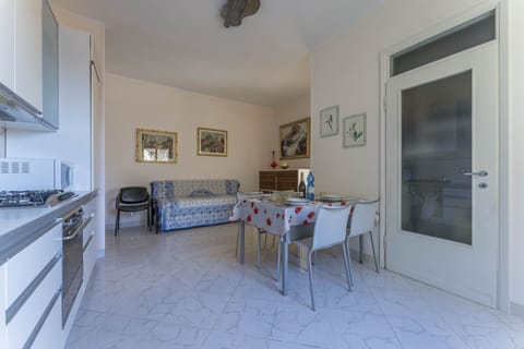 Autumn, Dining Room, Living Room, Spring, Summer