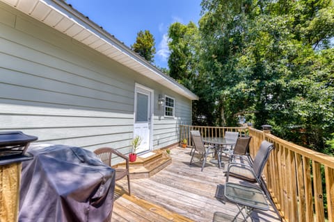 Back Patio/Deck Area