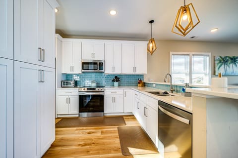 Kitchen | Refrigerator | Dishwasher