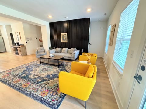 LIVING ROOM – Stylish Nashville Living Room with Plush Seating, 52" Smart TV, and Abundant Natural Light. Perfect for Relaxing After a Day of Exploring the City, This Spacious Gathering Space is Ideal for Families or Groups Looking to Unwind in Comfort and Style.