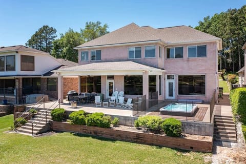 Swim Spa, Bon Fires, BBQ, Yards Games....all with a lakefront view!