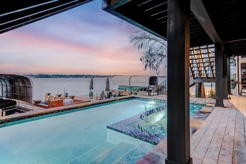 Welcome to Happy Place on Lake Conroe....The perfect place to relax, have fun, and spend time with friends and family