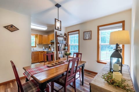 Dining area - Kitchen view - Main level - Dining area with a view to the kitchen.