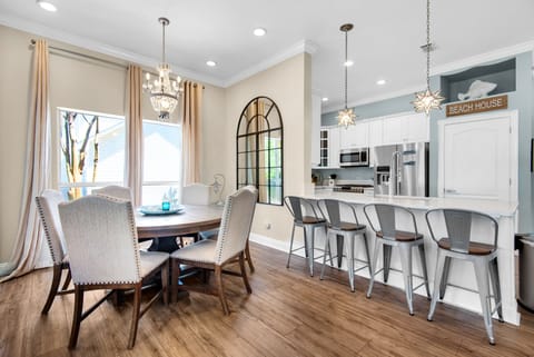 Dining plus eat-in bar seating