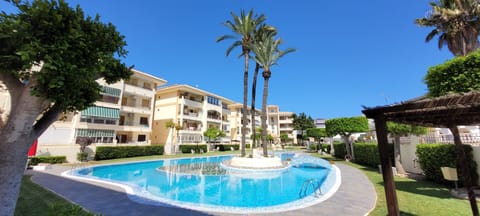 Big seasonal pool with guardain, baby pool and showers - just few steps from us