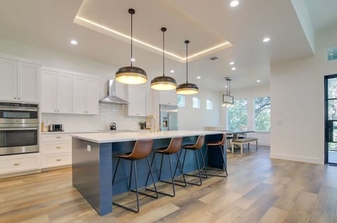 Indoors, Kitchen, Kitchen Island, Floor, Dining Room