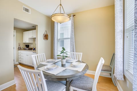 Dining Area | Free WiFi | Central A/C & Heat