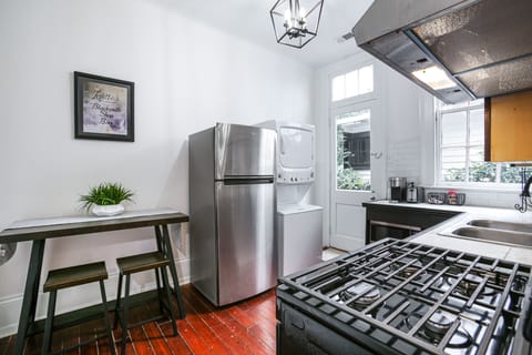 Kitchen | Dining Table