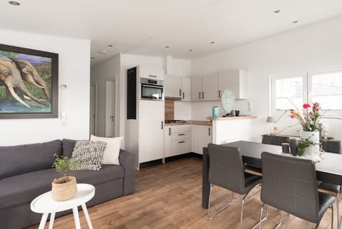 The living room and kitchen of holiday park Klein Vink Boulevard 27 - EEZZ