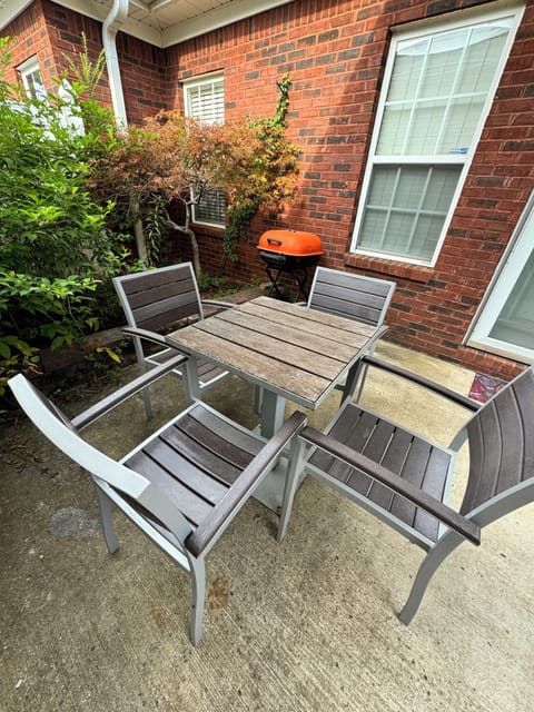 Outdoor Patio and Barbecue Girll