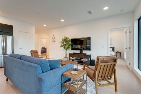 Spacious living room to relax with friends