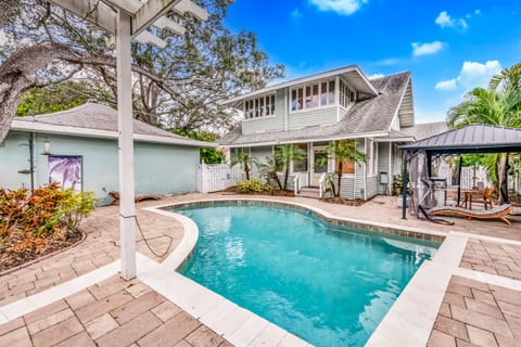Bayshore Charmer by AMI Locals