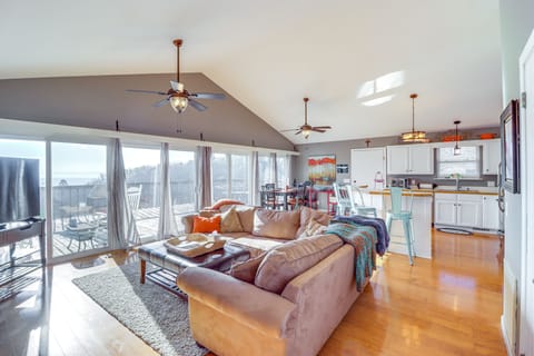 Edgemont Vacation Rental | 2BR | 2BA | 1,000 Sq Ft | Steps Required to Enter