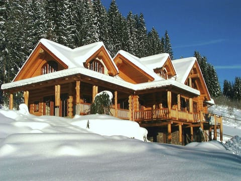 Holiday Home Exterior [winter]