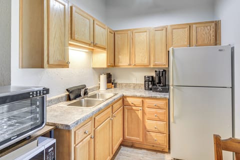 Kitchenette | Cooking Basics | Drip Coffee Maker | Trash Bags & Paper Towels