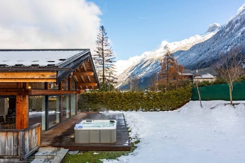 Chalet Gloribel with garden, hot tub and views