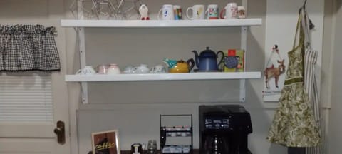 Kitchen coffee/tea bar
