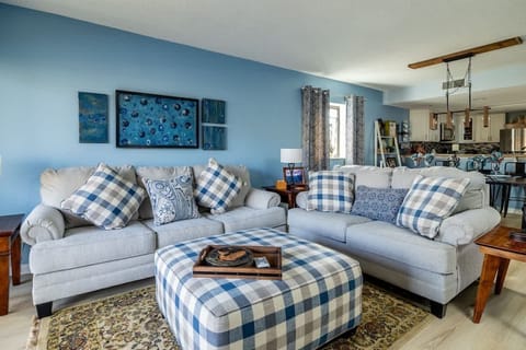 Inviting setting to take in your day’s activities. Queen size sleeper with memory foam mattress inside couch 