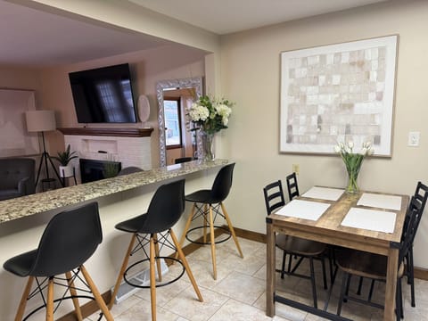 Large Eat-In Kitchen