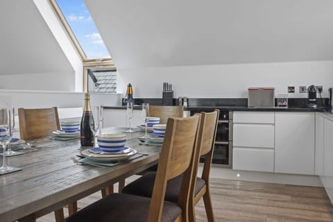 Beachlinks Dining Table And Kitchen