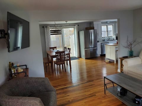 Living Room/Dining Area