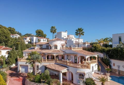 Villa del Águila perched high in the hills between Moraira and Benissa.