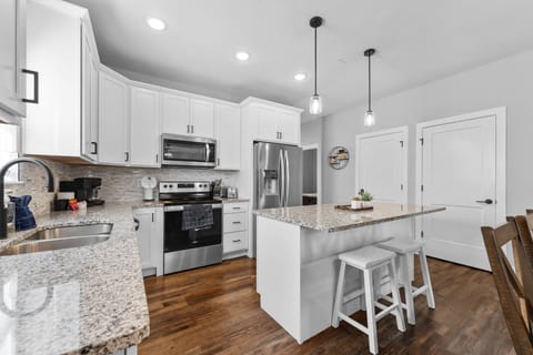 Full Kitchen with Major Appliances & Bar Seating