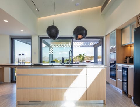 Fully equipped kitchen with modern appliances!