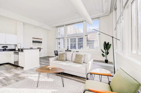 CozySuites 2BR Queen with Direct Skybridge Access