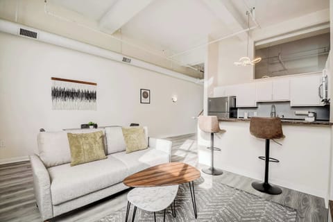 CozySuites 2BR Queen with Direct Skybridge Access