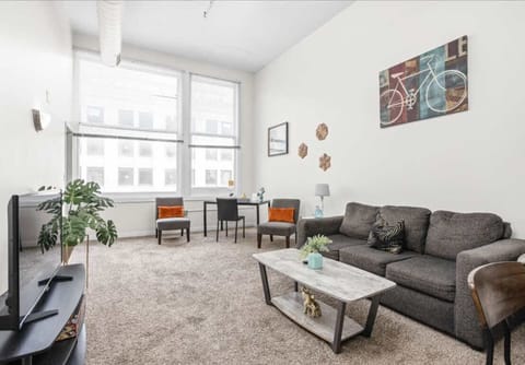 CozySuites 2BR Queen with Direct Skybridge Access