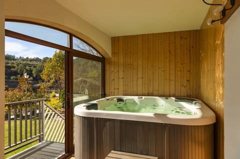 Indoor spa tub